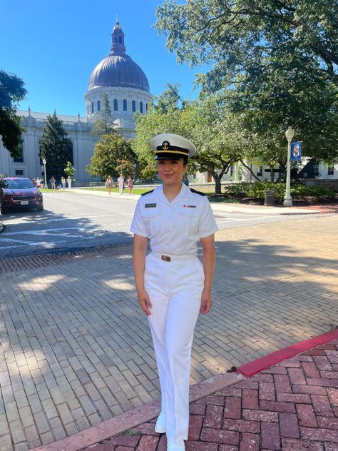 Us Navy Uniform Women, Merchant Navy Aesthetic, Navy Officer Aesthetic, Navy Pilot Uniform, Us Navy Aesthetic, Navy Aesthetic Military, Navy Officer Uniform, Merchant Navy Uniform, Navy White Uniform