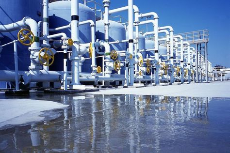 Is Ocean Desalination the Answer to World's Water Shortage? World Water, Gas Industry, Water Resources, Reverse Osmosis, Oil Water, Environmental Science, Clean Water, Geography, Fresh Water