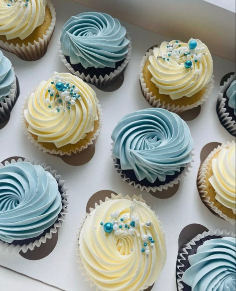 Simple Blue Cupcakes, Blue And Yellow Desserts, Baby Blue Cupcakes, Blue And White Cupcakes, Christmas Cupcakes Ideas, Coastal Birthday, Baby Shower Cupcakes For Boy, Easy Cupcakes Decoration, Baby Boy Cupcakes