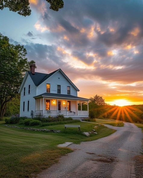 Classy Farmhouse, Luxury Horse Barns, Farmhouse Build, Beach Dream House, Farmhouse Life, Dream Farmhouse, Log Cabin Rustic, Farm Plans, Colonial Exterior