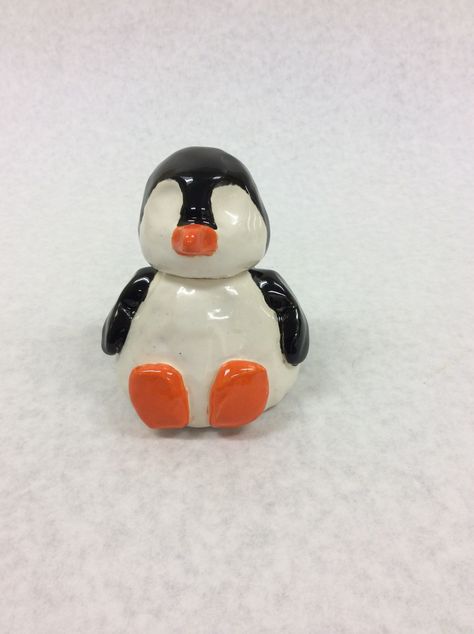 I would like to make this penguin for my pinch pot project Penguin Pinch Pot, Pinch Pot Sculpture Ideas, Easy Ceramic Animals, Clay Penguin Sculpture, Clay Bobble Heads Pinch Pots, Pottery Figures Ideas, Double Pinch Pot Animals, Clay Pinch Pot Ideas Animals, Pinch Pot Animals Ceramics