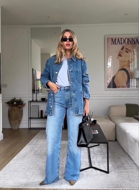 All Demin Outfit, Demin On Demin Outfits, Wide Leg Denim Outfit, Demin Outfit, Flare Jeans Style, Zara Denim Jacket, Wide Leg Pants Outfit, Chic Winter Outfits, Casual Wide Leg Pants