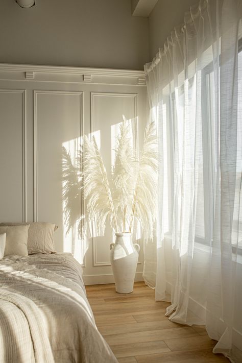 Looking for Tall Pampas? Our UVA stalk pampas range from 5-7 feet tall! Make a true statement in any room with one of these eye-catching beauties! Large Pampas Grass Decor, Elm Wood Furniture, Bleach White, House Organisation, Pampas Grass Decor, Bedroom Remodel, Bedroom Master, White Room, Minimalist Home Decor