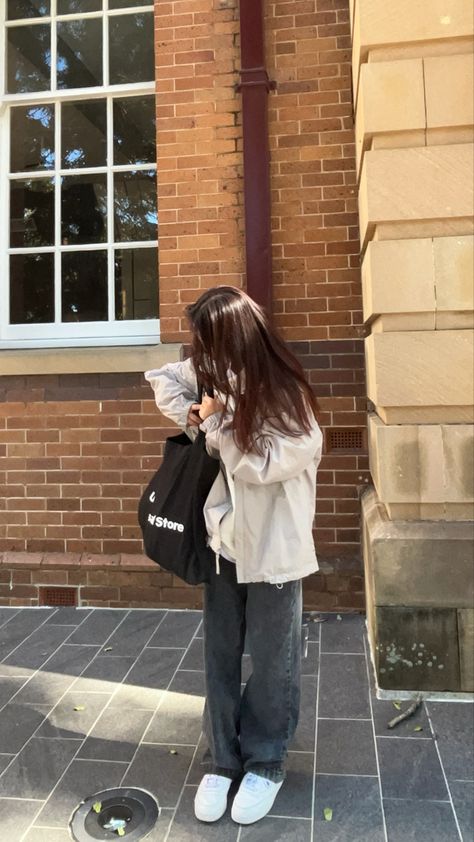 Grey Hoodie Black Jeans, Grey Jeans Outfit Korean, Grey Zip Up Hoodie Outfit Aesthetic, Cream Hoodie Outfit, Grey Zip Up Hoodie Outfit Korean, Oversized Zip Up Hoodie Outfit Korean, Hoodie Korean Style Girl, Curvy Winter Outfits, Grey Jeans Outfit