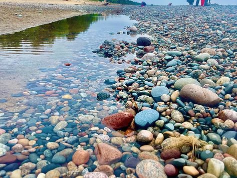 Hunt For Volcanic Gemstones At This Under-The-Radar Beach In Michigan Michigan Summer Vacation, Michigan Camping, Michigan Travel Destinations, Michigan Summer, Family Beach Trip, Float Your Boat, West Michigan, Hidden Beach, Michigan Travel