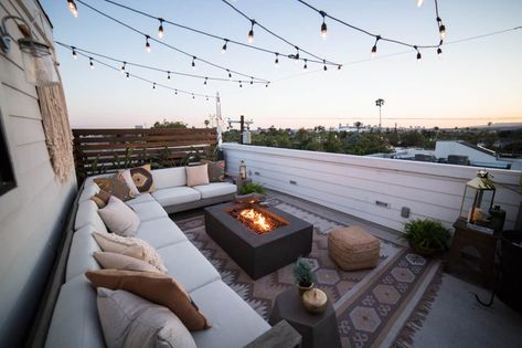 Rooftop Decor, Diy Gate, Rooftop Patio Design, Outdoor String Lights Patio, Liza Koshy, Rooftop Terrace Design, Rooftop Design, Pergola Design, Rooftop Patio