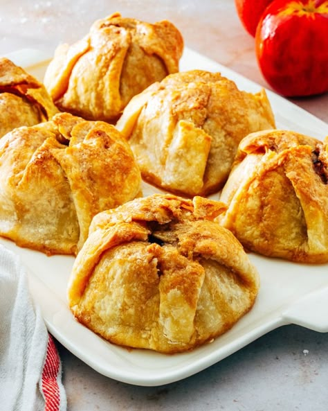 Pie Turnovers, Sabbath Meals, Apple Dumplings Recipe, Breakfast Pastry Recipes, Apple Dumpling Recipe, Dumpling Recipes, Apple Dumpling, Pastry Bread, Cauliflowers