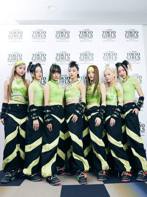 Dance Comp Outfit, Itzy Stage Outfits, Dance Team Clothes, Dance Competition Hair, Itzy Stage, Short Girl Fashion, Dancer Outfits, Competition Hair, Dance Comp