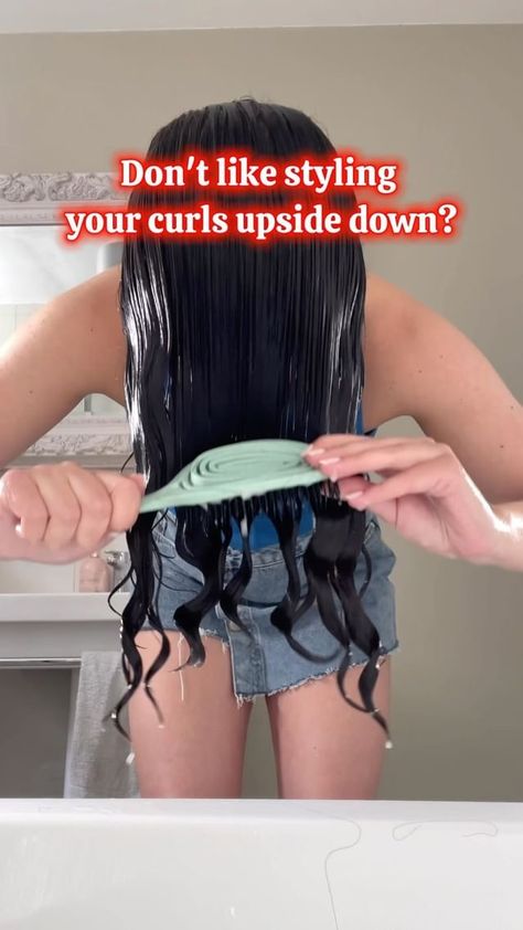 Sophie Marie on Instagram: “How to clump your natural curls for maximum definition 💙 @sophiemariecurly ‼️BRUSH IS FROM: Amazon called Denman bristle brush D81M also …” Denman Brush Curls, Denman Brush Tutorial, Chunky Curls, Curl Clumps, Curly Hair Techniques, Curl Brush, 3a Hair, Denman Brush, Big Curls