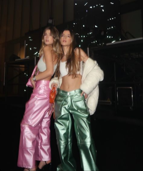 Metallic Pants Aesthetic, Metallic Green Pants, Metallic Pink Pants, Crazy Pants Outfit, Metallic Pink Outfit, Metallics Outfit, Pink Metallic Pants Outfit, Metalic Outfits Ideas, Metallic Top Outfit