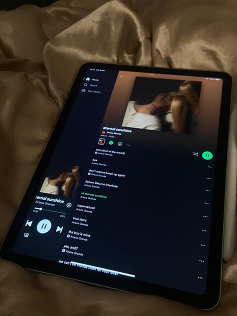 Photo Album Names Ideas Phone, Ariana Grande Playlist Names, Ariana Grande Playlist Name Ideas, We Cant Be Friends Music Video, Album Instagram Story, Ariana Grande Playlist, Spotify Playlist Names Ideas, Coquette Vintage Aesthetic, Ipad Tricks