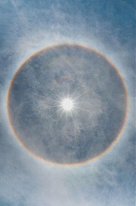 op Sun Halo Aesthetic, Halo Painting, Halo Aesthetic, Solar Magic, Halo Photography, Solar Aesthetic, Sun Halo, Van Cleef And Arpels Jewelry, Halo Effect