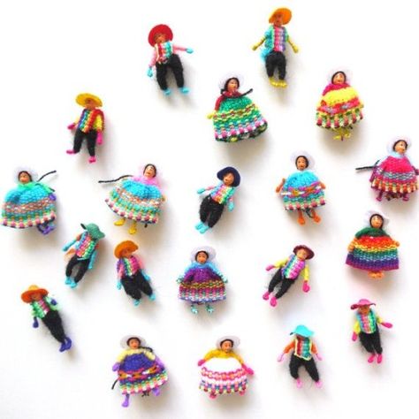 Guatemalan finger puppets Guatemalan Worry Dolls, Small Dolls, Yarn Dolls, Worry Dolls, Doll Diy Crafts, Pin Doll, Tiny Dolls, Doll Play, Doll Gift