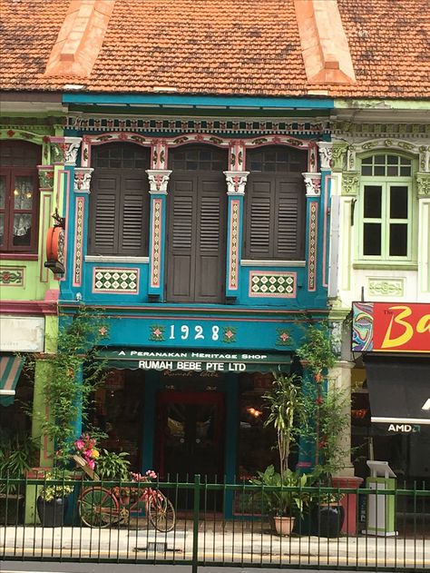 Penang Heritage Building, Malaysian Architecture, Culture Cafe, Narrow House Designs, Chinese House, Shop Facade, A Level Art Sketchbook, Heritage House, Narrow House