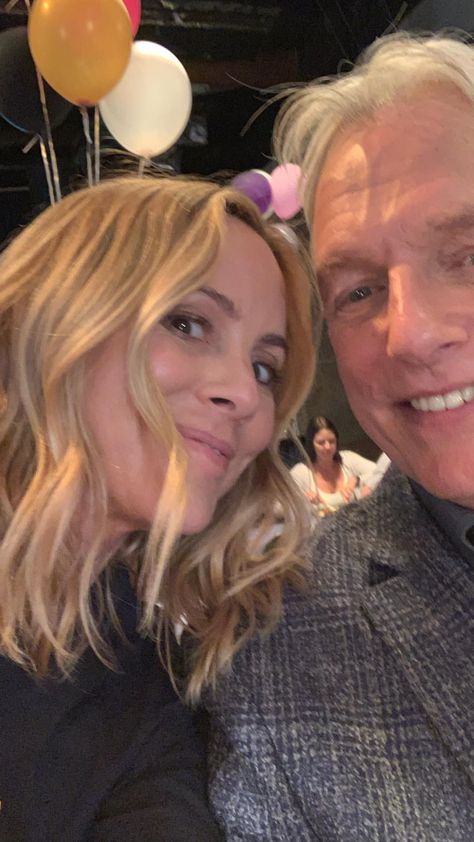 Maria Bello and Mark Harmon || I always get so excited when I see a new picture/selfie with Mark! 😅 Ncis Funny, Gibbs Ncis, Ncis Cast, Leroy Jethro Gibbs, Pauley Perrette, Tonight Alive, Mark Harmon, Dexter Morgan, Claire Holt