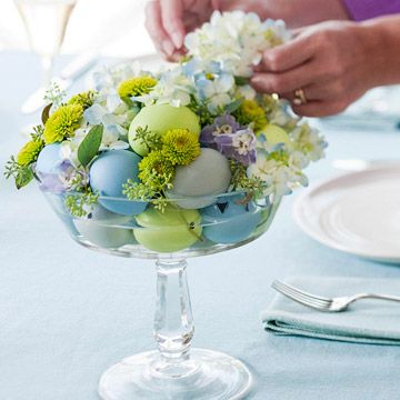 Create a charming Egg Dish Centerpiece this year! Here's How: http://www.bhg.com/decorating/seasonal/spring/spring-centerpieces/ Diy – Velikonoce, Easter Centerpieces Diy, Easter Flower Arrangements, Easter Centerpiece, Easy Easter Decorations, Spring Centerpiece, Easter Inspiration, Easter Flowers, Easter Centerpieces