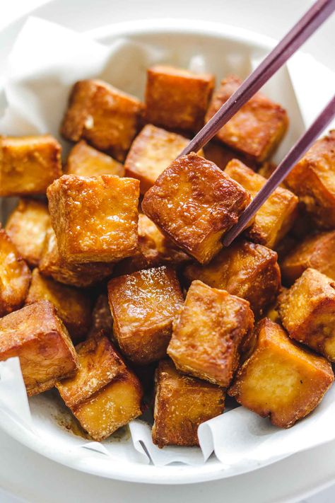 Quick and Easy Crispy Air Fried Tofu - Okonomi Kitchen Air Fry Tofu, Tofu With Rice, Recipes Using Tofu, Deliciously Ella Recipes, Tofu Meat, Air Fried Tofu, Fry Tofu, South Indian Foods, Cook Tofu