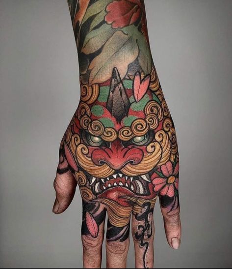 Dragon Hand Tattoo, Bastet Tattoo, Fist Tattoo, Foo Dog Tattoo Design, Japanese Hand Tattoos, Hand Tattoo Images, Traditional Hand Tattoo, Japanese Snake Tattoo, Full Hand Tattoo