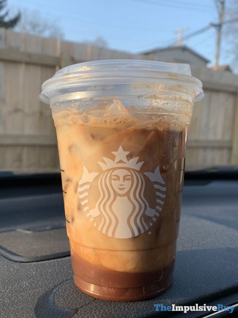 REVIEW: Starbucks Iced Chocolate Almondmilk Shaken Espresso - The Impulsive Buy Toasted Vanilla Syrup, Toasted Vanilla Oatmilk Shaken Espresso, Starbucks Vanilla Iced Coffee, Low Calorie Starbucks Drinks, Iced Chocolate, Shaken Espresso, Cafe Recipes, Vanilla Iced Coffee, Starbucks Vanilla