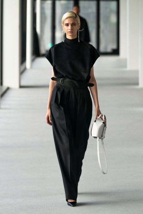 Fashion Weeks, All Black Outfit, Office Fashion, Outfits Casuales, Mens Fashion Casual, Daily Fashion, Fashion Pants, Minimalist Fashion, Capsule Wardrobe