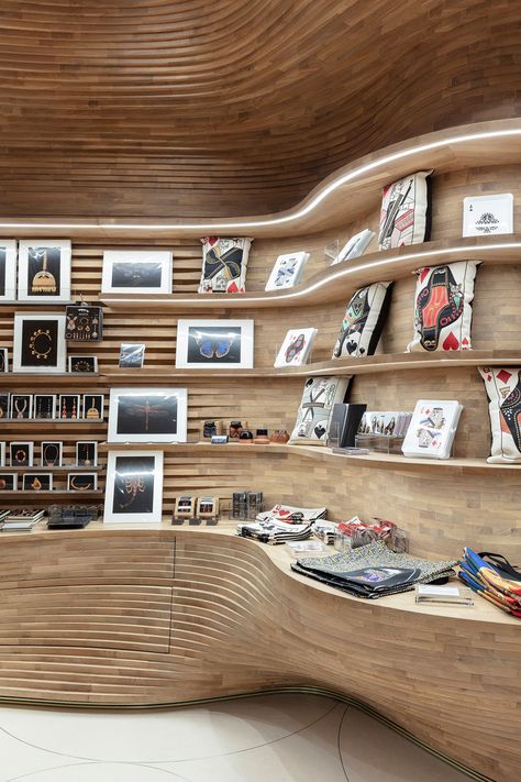 40,000 Pieces Of Wood Were Used To Create The Gift Shop In The National Museum of Qatar Koichi Takada, National Museum Of Qatar, Gift Shop Interiors, Museum Interior, Museum Gift Shop, Timber Walls, Museum Gift, Gift Shops, Parametric Design