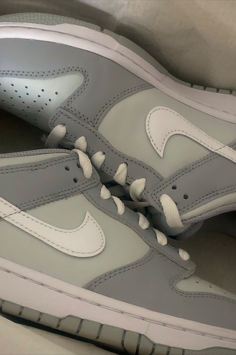 Jordan 1 Low Dunk, Dunk Lows Outfit, Grey Jordans, Grey Aesthetic, Nike Jordan Retro, Outfit Inspo Casual, Gray Aesthetic, Hype Shoes, Aesthetic Shoes