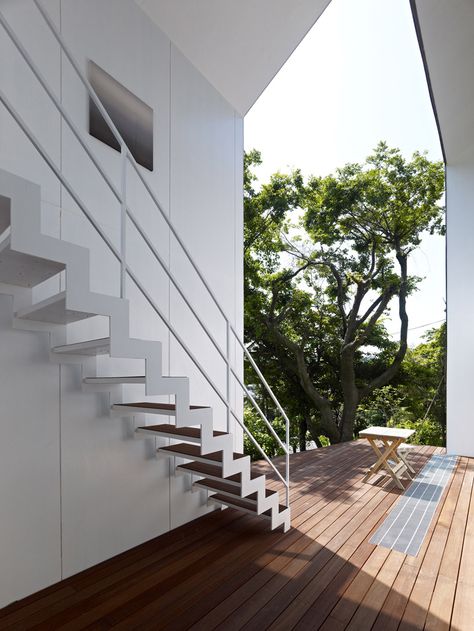 Estrutura Aço Patio Stairs, Kamakura Japan, Japanese Home Design, Apartment Guide, Beautiful Stairs, Stairs Architecture, Stairs Design Modern, Outdoor Stairs, Wooden Stairs