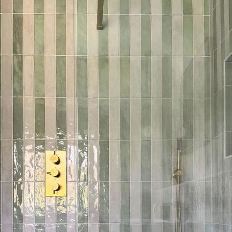 The Yorkshire Tile Company on Instagram: "Sharing this beautiful bathroom featuring our Hoxton tiles laid in this incredible contrast stripe.   @rachel_hereforit  #bathroom #bathroomsdesign #bathroomstripes #tiles #tiledesign #stripetiles #bathroomdecor #home #homeinterior #interiordesign #interiors #homeaccount" Colourful Shower Tiles, Shower Stripe Tile, Sabine Hill Tile, Crosshatch Tile Bathroom, Striped Tile Shower Walls, Stripe Bathroom Tile, Striped Bathroom Tile, Striped Tile Bathroom, Stripe Tile Bathroom