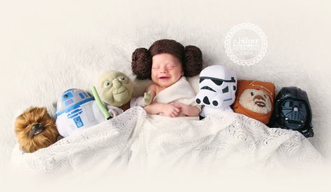 Star Wars newborn photo  |  Princess Leia baby  |   Newborn Photography in Noblesville, IN and Indianapolis, IN and surrounding areas. Hamilton County Newborn Photographer Newborn Photography  www.ABilgerNEWBORNS.blogspot.com Foto Newborn, Baby Kostüm, Baby Fotografie, Farmhouse Master, Newborn Baby Photos, Foto Baby, Star Wars Baby, Baby Princess, Newborn Baby Photography