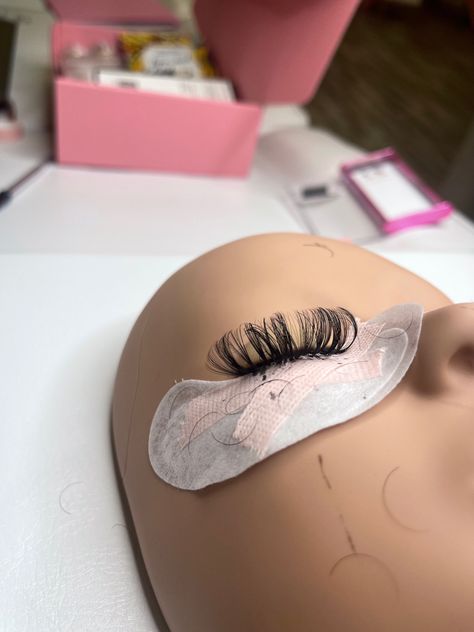 Lash Mannequin Head, Lash Mannequin, Lash Ideas, Lash Technician, Eyelash Technician, Tech Aesthetic, Lash Extensions Styles, Peach Nails, Pretty Lashes