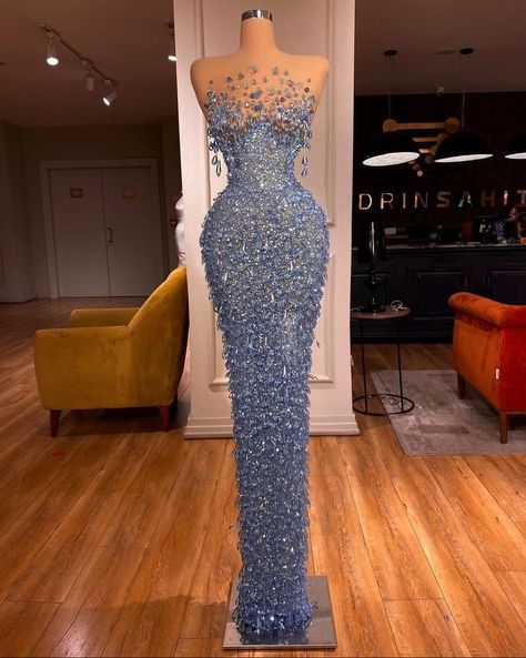 Stile Kylie Jenner, Gorgeous Prom Dresses, Prom Girl Dresses, Senior Prom Dresses, Classy Prom Dresses, Stunning Prom Dresses, Iconic Dresses, Glamour Dress, Prom Dress Inspiration