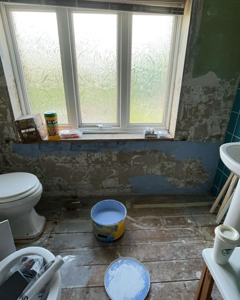 Went out yesterday to blue grit this uneven bathroom wall, tiles were removed and as it goes sometimes bricks, render, Plaster can be lost. Today I am returning now the blue grit is dry to level out the wall and plaster ready for a new look and new tiles to be laid. #plastering #levellingwall #plasteringwalls #tradielady #tradelife #bluegritwalls #bluegrit #gritting #renovating #renovation #renovations #renovatingourhome #plasteringbathroom Bathroom Wall Tiles, Bathroom Window, Light Bathroom, Bathroom Windows, My Hubby, Construction Design, Favorite Kitchen, Clawfoot Bathtub, Renovation Project