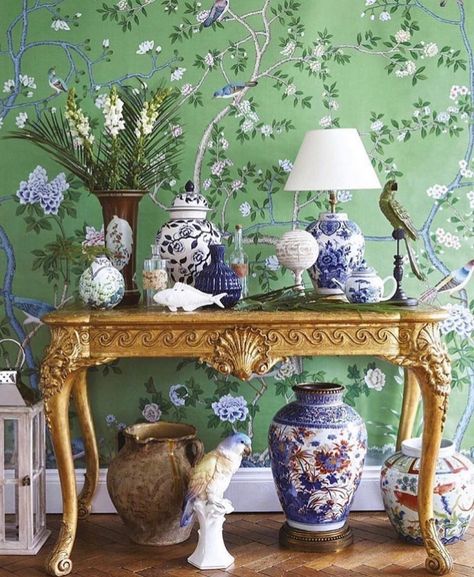 Decorating With Chinoiserie, Wallpaper Design Interior, Green Chinoiserie, Ideas For Wallpaper, Miami House, Wall Paint Ideas, Chinoiserie Decor, House Styling, Chinoiserie Decorating