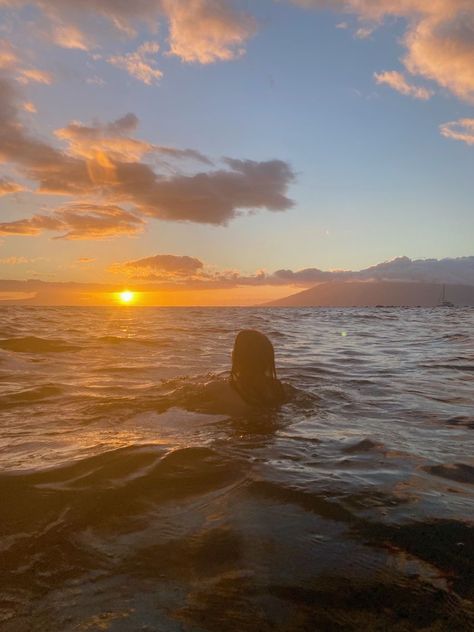 Swimming At Beach Aesthetic, Swimming In The Ocean Aesthetic, Swimming In Beach, Beach Swim Aesthetic, Swimming Beach Aesthetic, Swimming Aesthetic Ocean, Night Swim Aesthetic, Hawaii Swimming, Moana Wallpaper