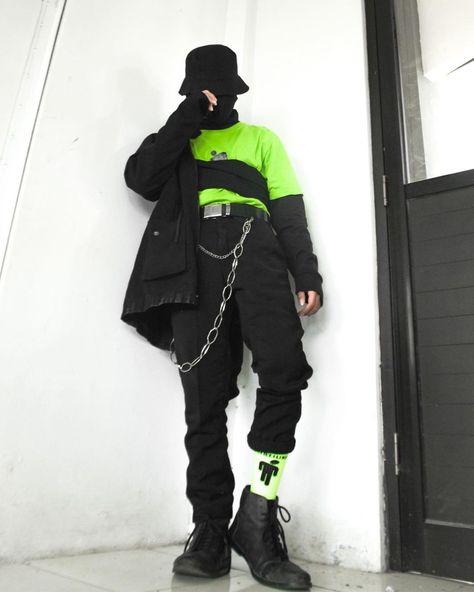 Neon Outfit Ideas Men, Green Punk Outfits Men, Green Grunge Outfit Men, Cyberpunk Outfit Male Neon, Neon Techwear, Green Techwear, Cyberpunk Outfit Men, Cyberpunk Fashion Male, Cyberpunk Outfit Male