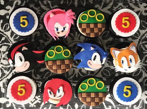 Sonic Cupcakes Birthdays, Cupcakes Sonic Birthday, Sonic The Hedgehog Cupcakes, Sonic Cookies, Pastel Sonic, Hedgehog Cupcakes, Hedgehog Cupcake, Amy Sonic, Sonic Birthday Cake