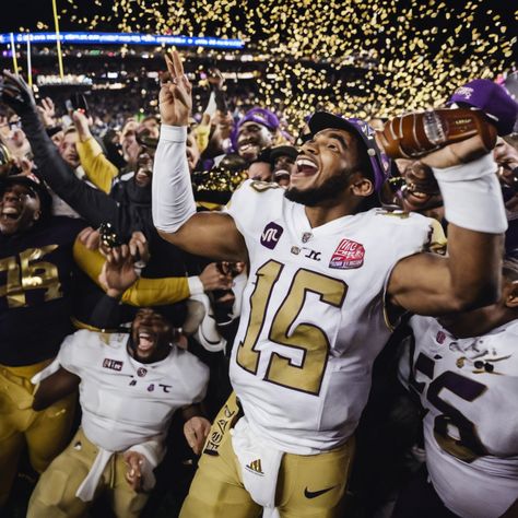 Washington's Michael Penix Jr. Leads Team to National Championship Victory!

#MichaelPenixJr. #Washingtonnationalchampionship College Football Players, Nfl Championships, College Football Playoff, Championship Game, National Championship, Usa News, Under Pressure, College Football, Football Players