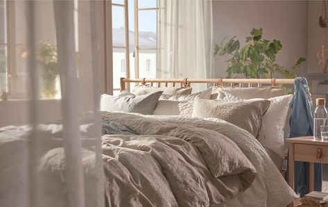 A natural way to a cozy bedroom Bedroom Ideas Ikea, Cosy Bedroom Ideas, Cozy Bedroom Furniture, Dark Cozy Bedroom, Cozy Small Bedrooms, Design Ložnic, Ikea Interior, Cozy Bedroom Design, Natural Bedroom