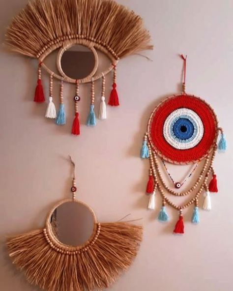 Raffia home decor inspiration– Just Trendy Girls: Interior Themes, Wall Macrame, Boho Mirror, Dream Catcher Decor, Colourful Living Room Decor, Motif Art Deco, Macrame Boho, Clay Pot Crafts, Bohemian Handmade