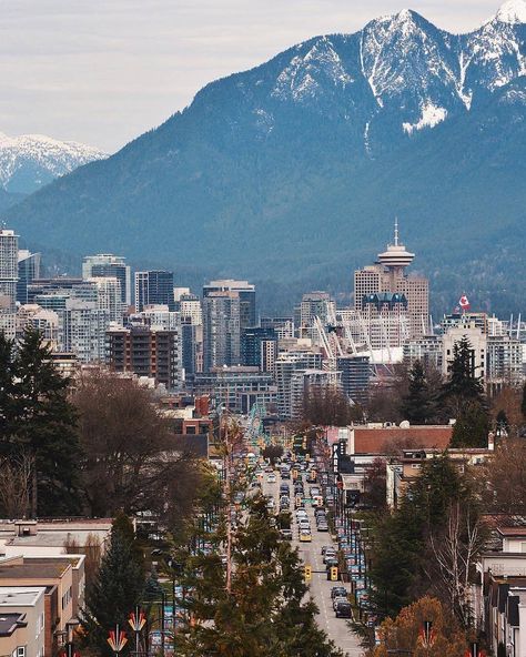 Vancouver 💚 City Sights Action on Instagram: “Perfect view of our beautiful city 😍  Discovered @vancouver_canada -  Photo: @latxlong  Tag a friend that this view reminds you of!” Vancouver City Aesthetic, Canada Place Vancouver, Vancouver Canada Mountains, Vancouver City Photography, Vancouver Canada Photography, Vancouver Skyline, Vancouver Photos, Vancouver City, Canada Photos