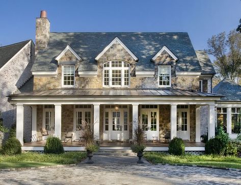 20 Front Porch Column Ideas That'll Beautify Your Home Front Porch Column Ideas, Colonial Farmhouse Exterior, Porch Column Ideas, Colonial House Exterior, Beautiful Houses Exterior, Porch Railing Designs, Porch Exterior, Front Porch Columns, Extravagant Homes