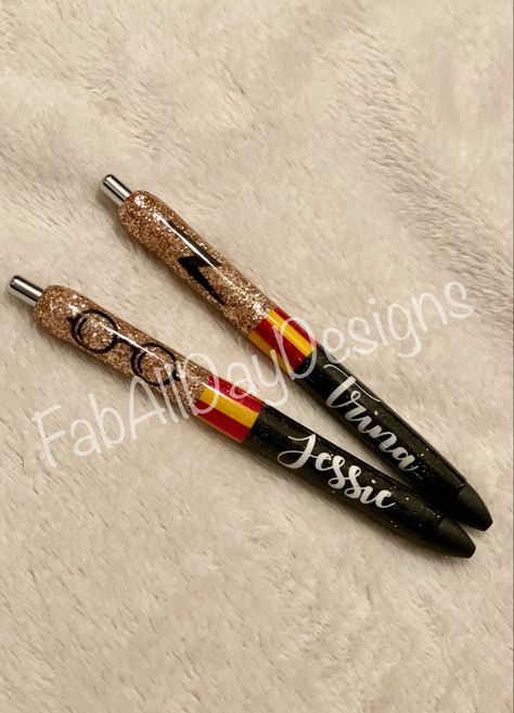 Mens Epoxy Pens, Harry Potter Glitter Pen, Harry Potter Resin Pen, Harry Potter Epoxy Pen, Disney Epoxy Pens, Epoxy Pen Designs, Glitter Epoxy Pen Ideas, Fall Glitter Pens, Fall Epoxy Pens