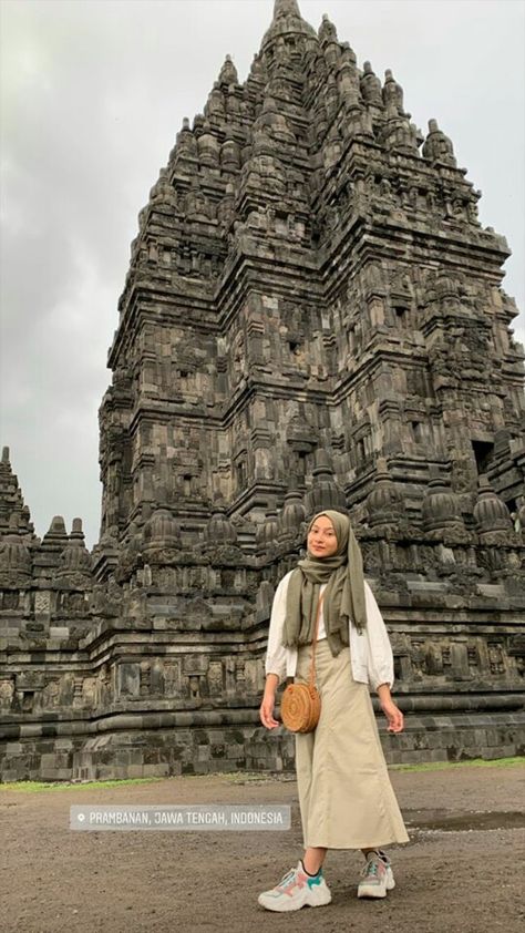 Ootd Hijab Study Tour, Ootd Jogja Malioboro, Ootd Vintage Hijab Rok, Outfit Study Tour, Skirt Outfit Hijab, Skirt Outfits Hijab, One Set Outfit, Outfit Ideas Hijab, Model Hijab