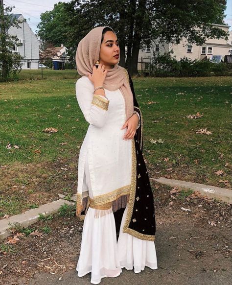 White Shalwar Kameez, Desi Dress, Hijab Style Tutorial, Velvet Shawl, Eid Outfits, Diy Bracelets Easy, Shalwar Kameez, Modest Fashion Outfits, Hijab Tutorial