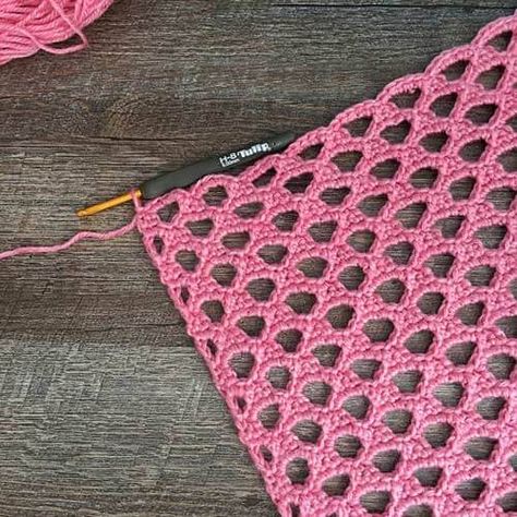 Learn how to make this beautiful honeycomb crochet stitch, perfect for scarves and more. Honeycomb Crochet, Daisy Cottage Designs, Daisy Cottage, Cottage Designs, Stitch Tutorial, Crochet Stitches Video, Tutorial Crochet, Crochet Stitches Tutorial, Crochet Instructions