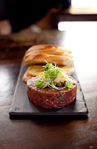 Tartare - one of my favorite dish, especially at the Wellington Gastro Pub! Steak Tartare Plating, Beef Carpaccio Recipe, Steak Tartar, Tartare Recipe, Design Cibo, Wellington Recipe, Beef Tartare, Gastro Pub, Gastro Pubs