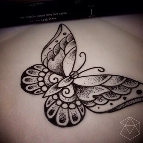 Tattoo!!! Traditional Butterfly Tattoo, Borboleta Tattoo, Butterfly Name Tattoo, Butterflies Tattoo, Art Chakra, Tattoo Dotwork, Butterfly Tattoos For Women, Tattoo Butterfly, Butterfly Tattoo Designs