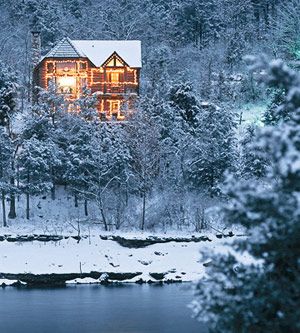 Dream home: cabin by the lake, snow at Christmas! Ideas Para Decorar Jardines, Weekend Escape, Winter Getaway, Outdoor Christmas Lights, Winter Beauty, Winter Wonder, Jack Frost, Cabins In The Woods, Winter Scenes