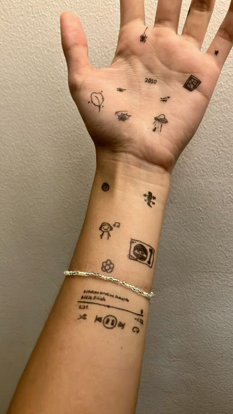 Hand Drawing Sharpie, Pen Drawn Tattoos, Things To Draw On Your Fingers, Hand And Arm Doodles, Art To Do On Your Hand, Sharpie Tattoos Easy Arm, Draw On Hand Ideas, Cute Hand Drawings On Hand, Hand Art Drawing Ideas