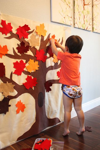 Autumn Preschool Decoration, Autumn Board Ideas, Autumn School Decoration, Fall Felt Board, Autumn Ideas For Kids, Diy Fall Tree, Diy Thanksgiving Decorations, Felt Autumn, Preschool Room